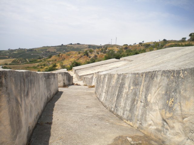 Il paese che confina con la campagna